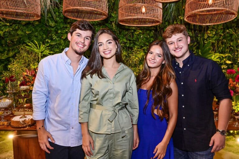 Junior Nunes, Maria Luiza Capdeville,Maria Sophia Paulin e Davi Nunes,