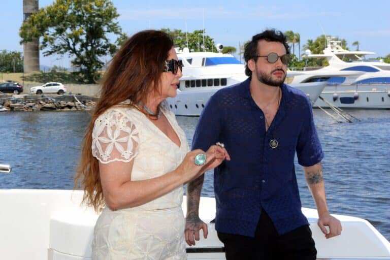 Kristhel Byancco e seu filho Newton Rique.