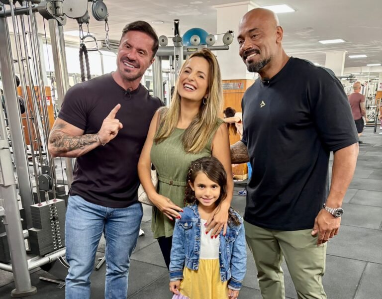 Renato Cariani, Dani Cariello com a filha e Júlio Balestrin.