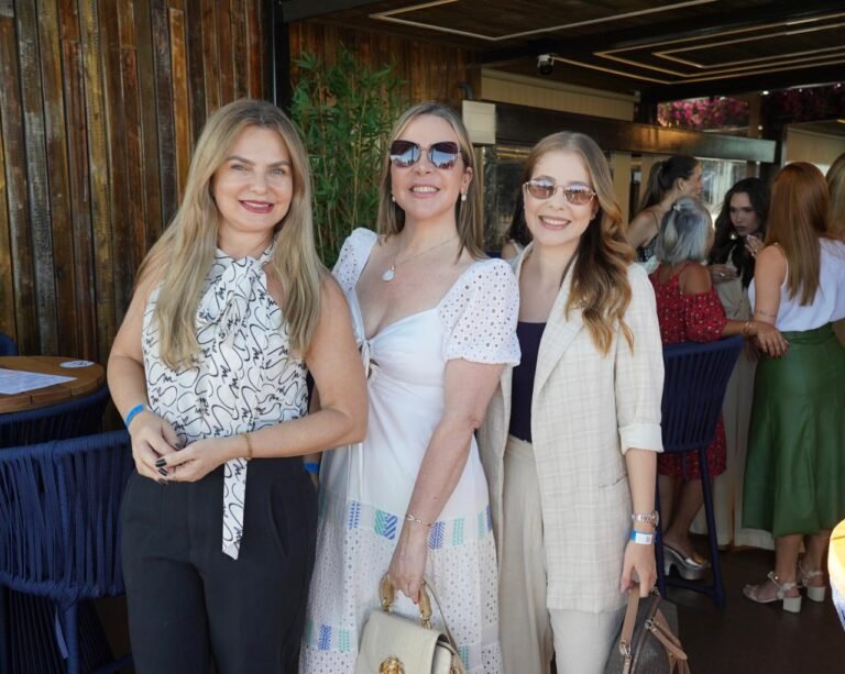 Luciene Costa, Elania Muniz e  Amanda dos Santos